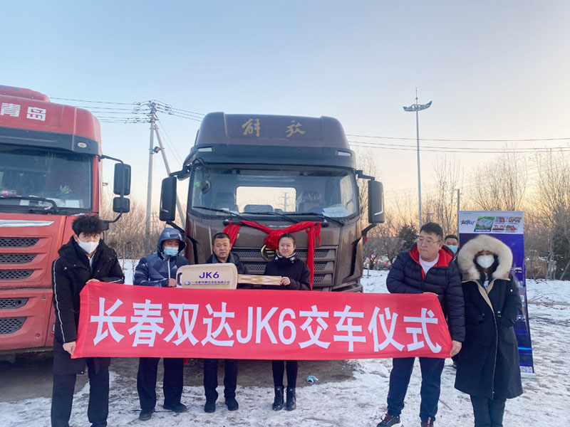 恭喜張先生喜提解放JK6 6米8載貨車